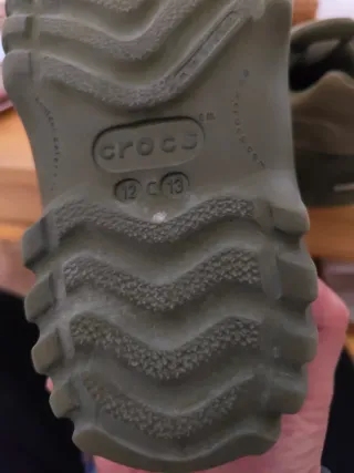 Crocs niño cerradas, impermeable.
