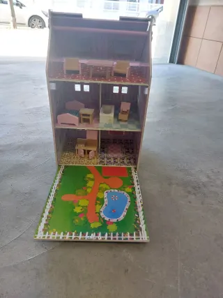 Casita de muñecas de madera