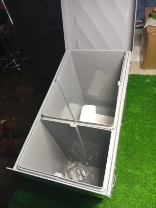 Contenedor basura con rieles telescópicos