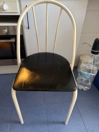 Mesa de cocina con 2 sillas