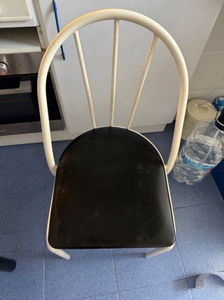 Mesa de cocina con 2 sillas