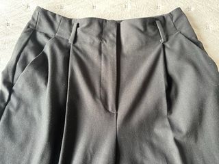 Pantalón Zara negro pinzas Talla M