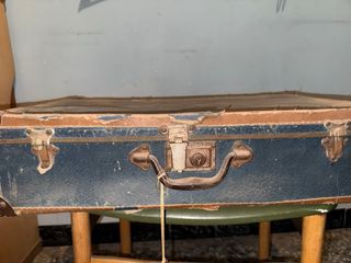 Maleta antigua azul para reparar
