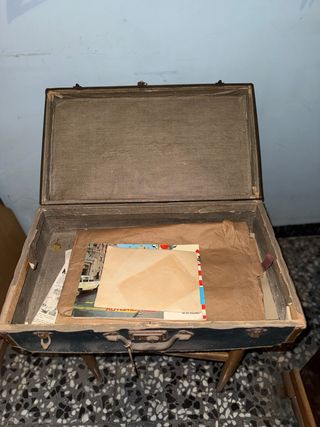 Maleta antigua azul para reparar