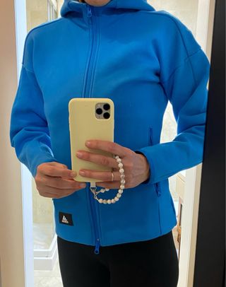 Chaqueta Adidas con cremallera y capucha