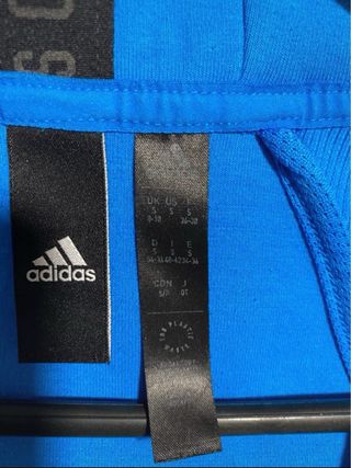 Chaqueta Adidas con cremallera y capucha
