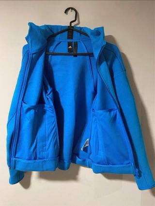 Chaqueta Adidas con cremallera y capucha