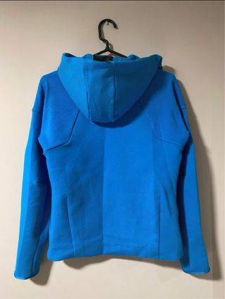 Chaqueta Adidas con cremallera y capucha