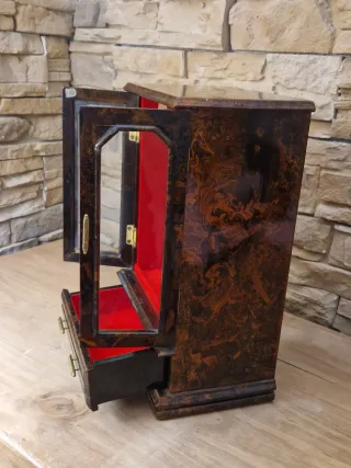 Armario joyero con música