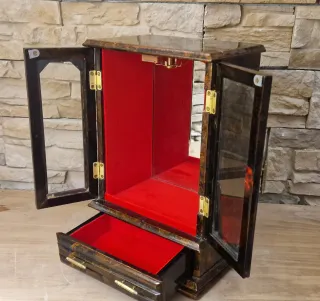 Armario joyero con música