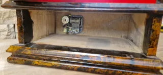 Armario joyero con música