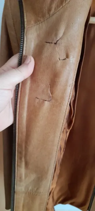 Cazadora de cuero marrón con cremallera