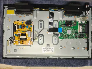 Samsung UR28J4100AW TV