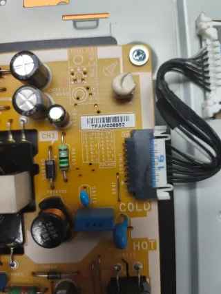 Samsung UR28J4100AW TV