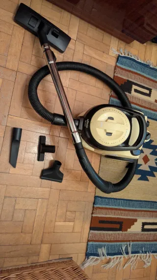 Aspirador Ufesa Buzz AS2216 1600W