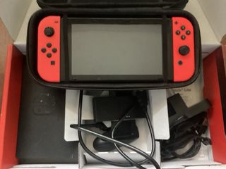 Nintendo Switch Rossa e Nera + 5 Giochi