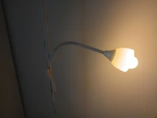 Lámpara de pie blanca, doble foco