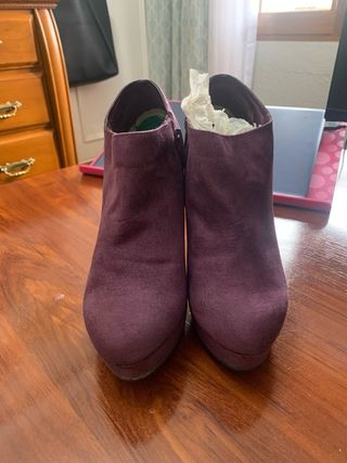 Botines de tacón morados