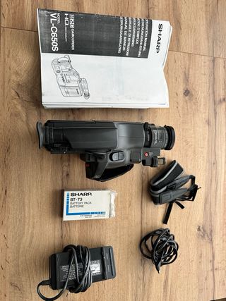 Camara, Cargador y Batería Sharp BT-73 VHS-C