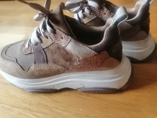 Zapatillas casual tonos marrones