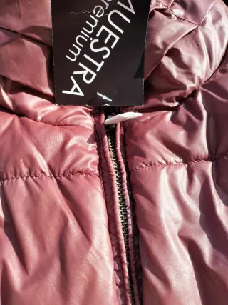 Chaquetón burdeos clarito lo vendo porque es. Gran