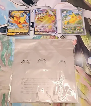 Lote Pikachu Evolución Llaveros + 3 Cartas FullArt