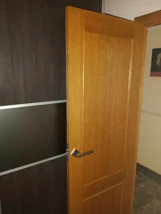 Puertas de madera interior.