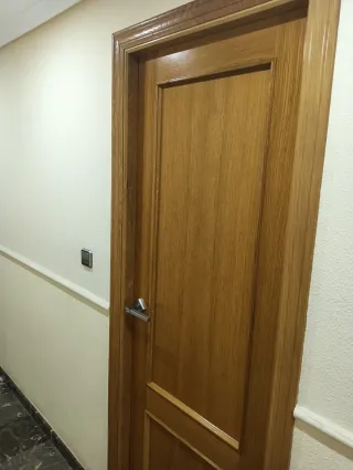 Puertas de madera interior.