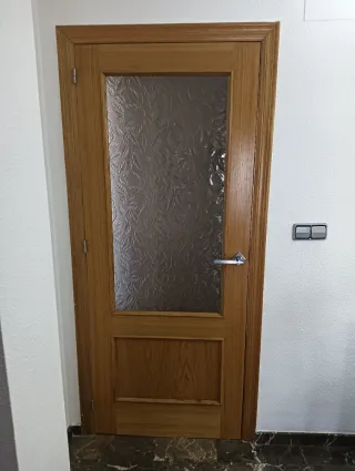 Puertas de madera interior.