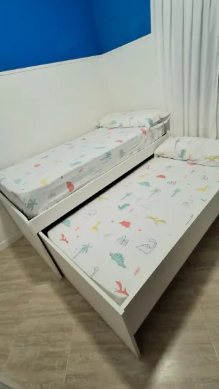 Cama nido blanca con cajones azules