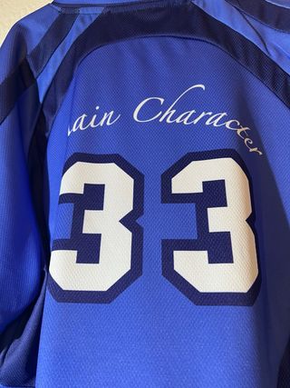 Camiseta manga larga Main Character 33