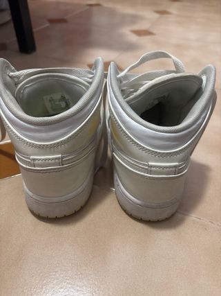 Jordan 1 Blancas y Amarillas Claras