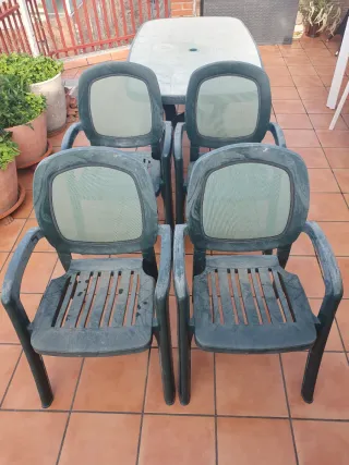 Mesa + 4 sillas terraza a juego. Exterior terraza