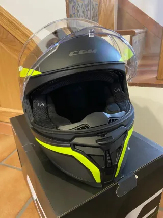 Casco integral marca CGM