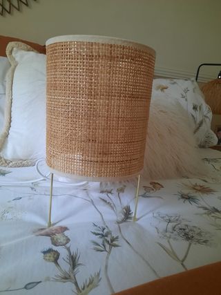 Mesita Noche Sklum Madera y lampara de Rattan