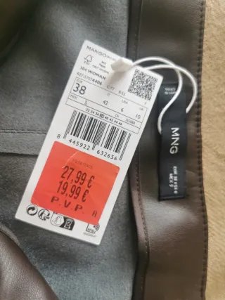 Falda Mango efecto piel marrón. Mango