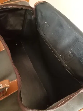 Bolso de viaje verde oscuro y marrón