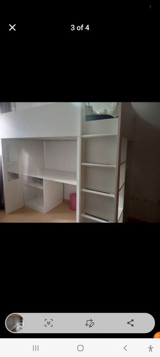 Cama alta infantil con escritorio y estanterías