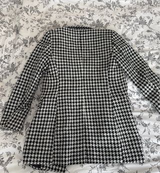 Abrigo Stradivarius tipo Chanel Talla S