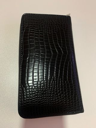 Cartera negra Stradivarius