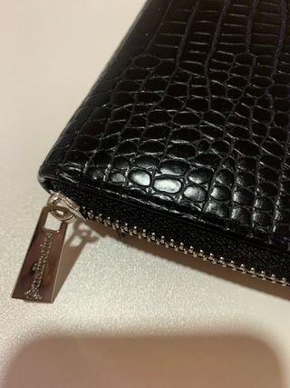 Cartera negra Stradivarius