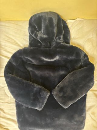 Chaqueta de pelo sintético con capucha Talla 11/12