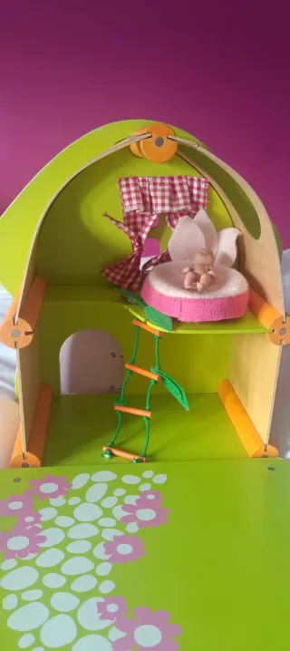 Casa de muñecas de madera