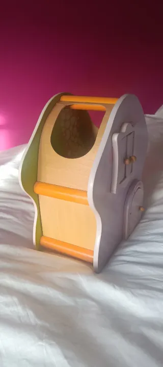 Casa de muñecas de madera