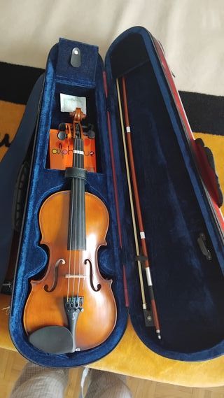 Violín 1/2 casi nuevo con funda