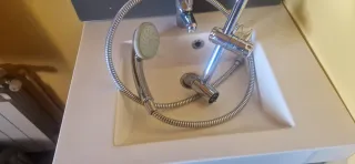 Mueble de baño con lavabo y espejo regalo telefono