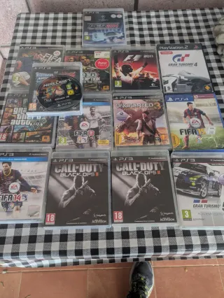 Consola PS3 Negra + 2 Mandos y Juegos