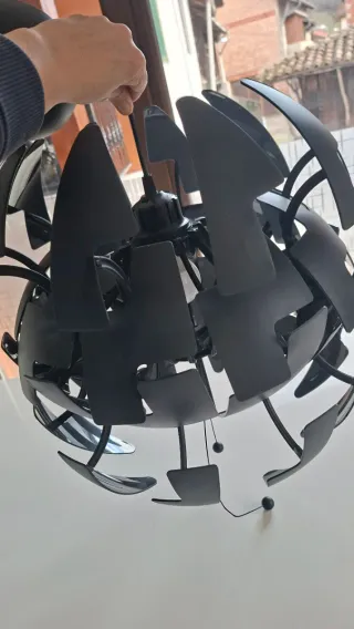 Lámpara de techo esférica negra Ikea