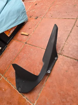 Guardabarros cubre cadena ER6N 2009