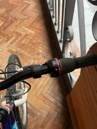 Bicicletas Montaña Azul y Blanca